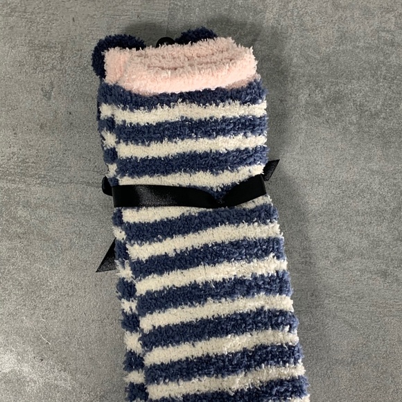 3/$20 Free Press 2 Pair Fuzzy Socks SZ 6-10.5 - Picture 5 of 6